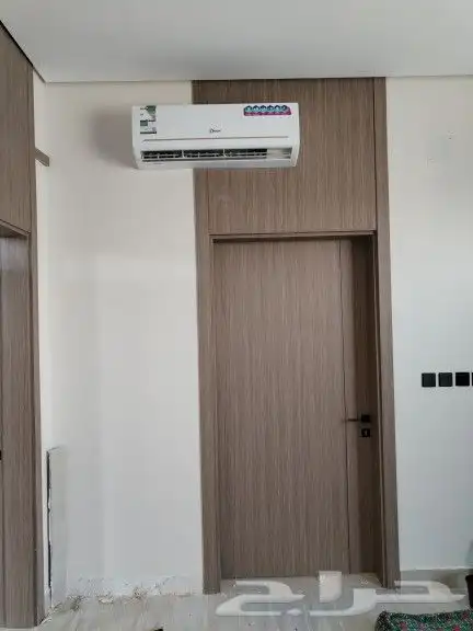 معلم نجار تركيب أبواب wpc 1