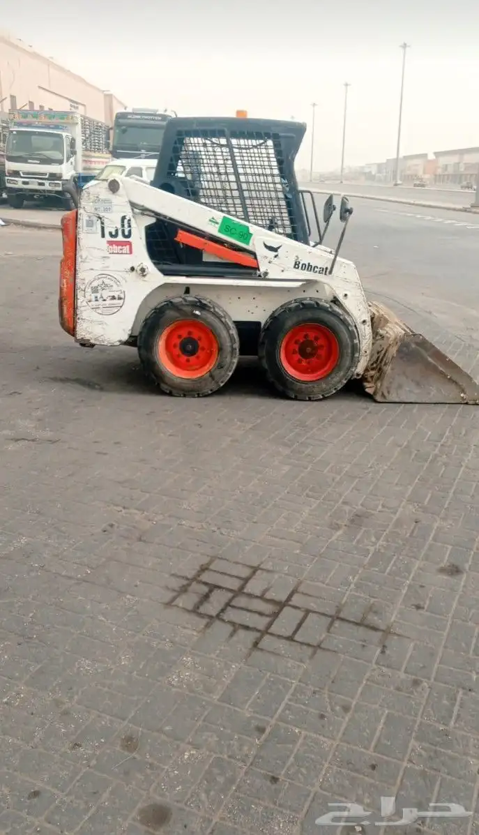 يوجد لدينا للايجار فوركلفت ورافعات تلسكوبيه وكرينات وببكات 7