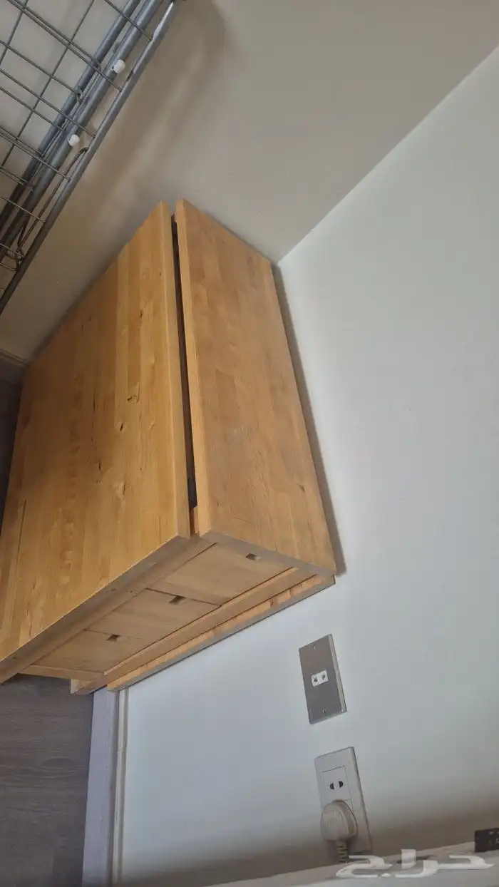 طاولة من ايكيا 0