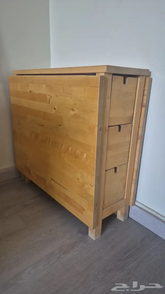 طاولة من ايكيا 1