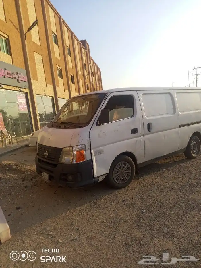 باص نيسان موديل 2008ا 1