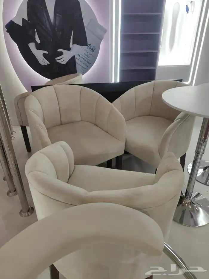 يوجد لدينا جميع انواع الكلاسي الديور والطاولات والديور 5