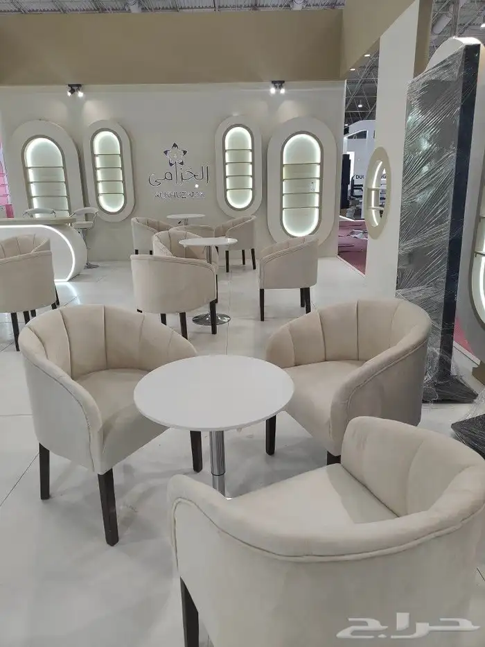 يوجد لدينا جميع انواع الكلاسي الديور والطاولات والديور 2