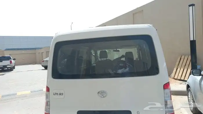 تويوتا ميني فان للايجار الشهري 0