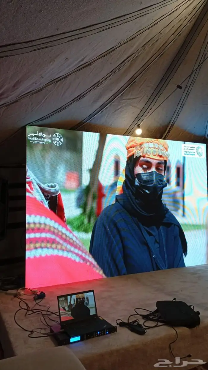 شاشات عرض واضاءة احجز لتخرجك الان 3