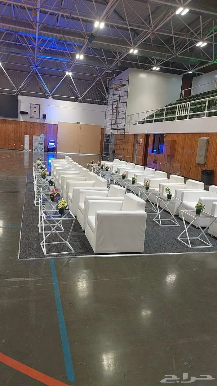 شاشات عرض واضاءة احجز لتخرجك الان 5