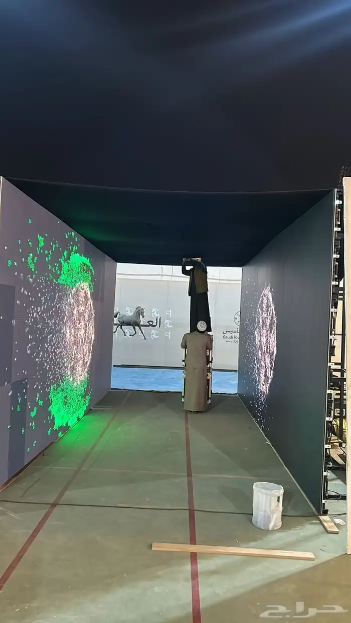 شاشات عرض واضاءة احجز لتخرجك الان 6