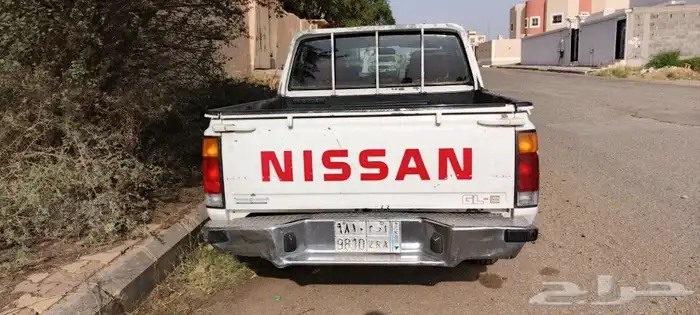 نيسان داتسون 2000 8
