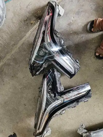 شمعات كاديلاك XT4 يركب من موديل 19 الئ 24 2