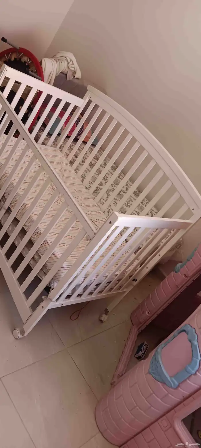 سرير اطفال للبيع بحالة ممتازه 0