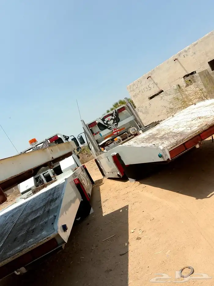 سطحه متواجد حاليا في جدة ومتجه الجنوب لنقل السيارات وغيرها 0