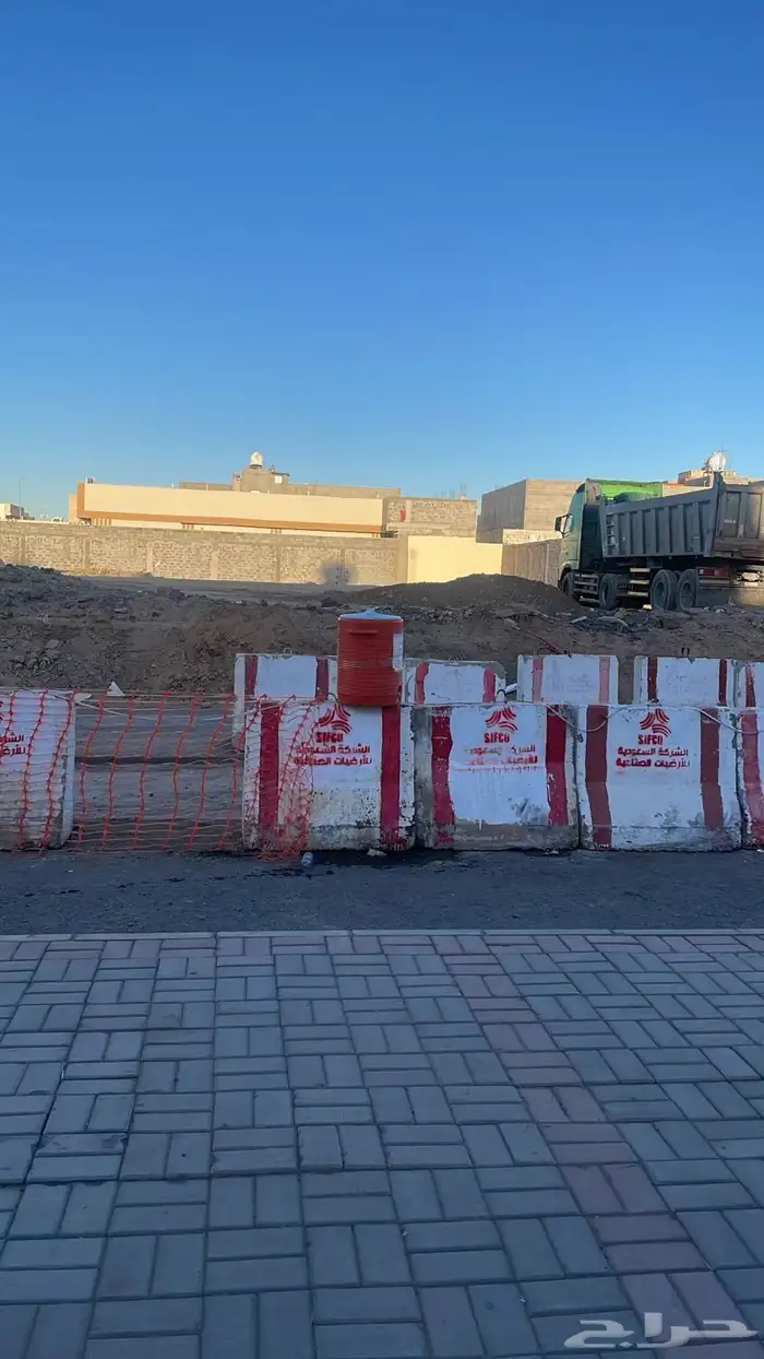للبيع ارض في شوران مساحه 800 على شارع 25 غربي بطول 20 0