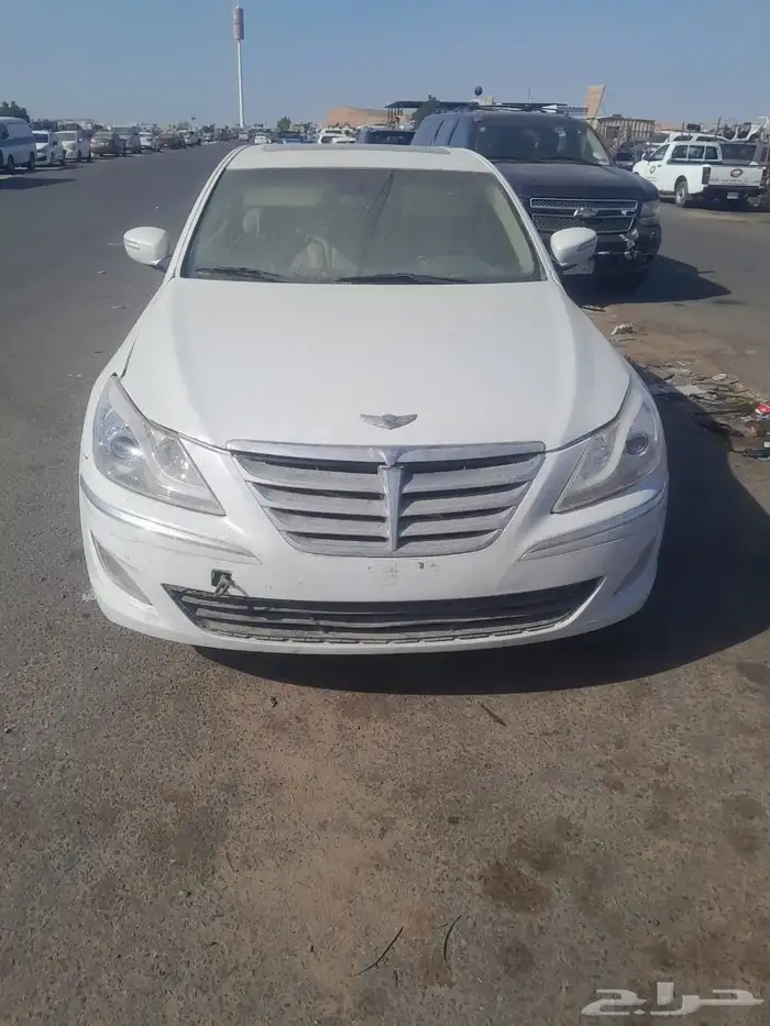 يوجد لدينا قطع غيار السيارات جنسس موديل 2014 0