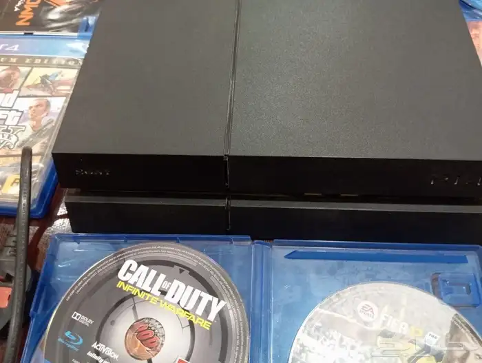 البلاستيشن تم البيع تبقى بعض من الاشرطه و التلفاز 0