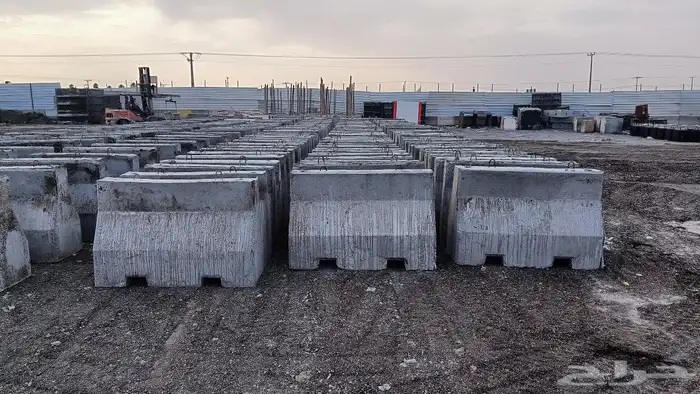 حواجز خرسانيه وزينة حدائق مناهيل مصدات قواعد اناره 1