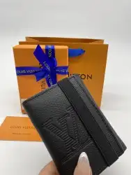 محافظ رجالي ماركات 44
