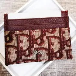 محافظ رجالي ماركات 34