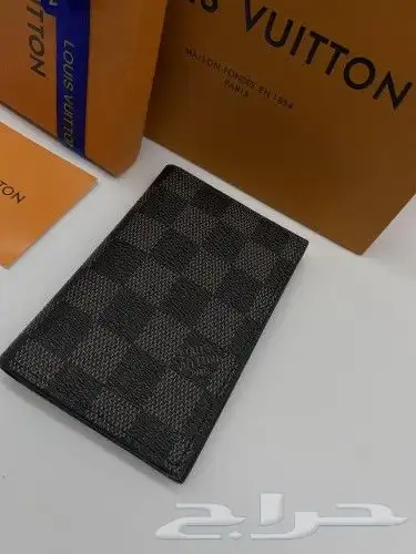 محافظ رجالي ماركات 13