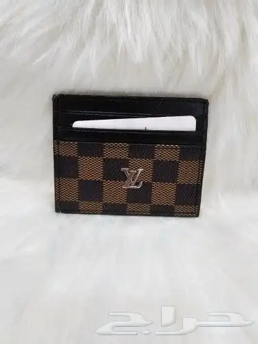 محافظ رجالي ماركات 40