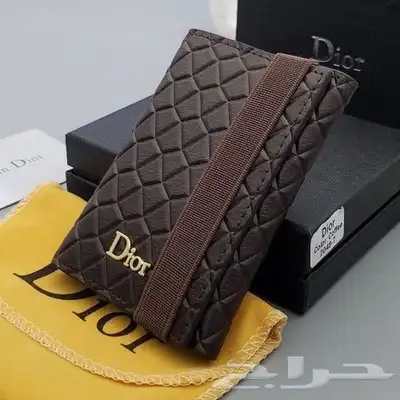 محافظ رجالي ماركات 46