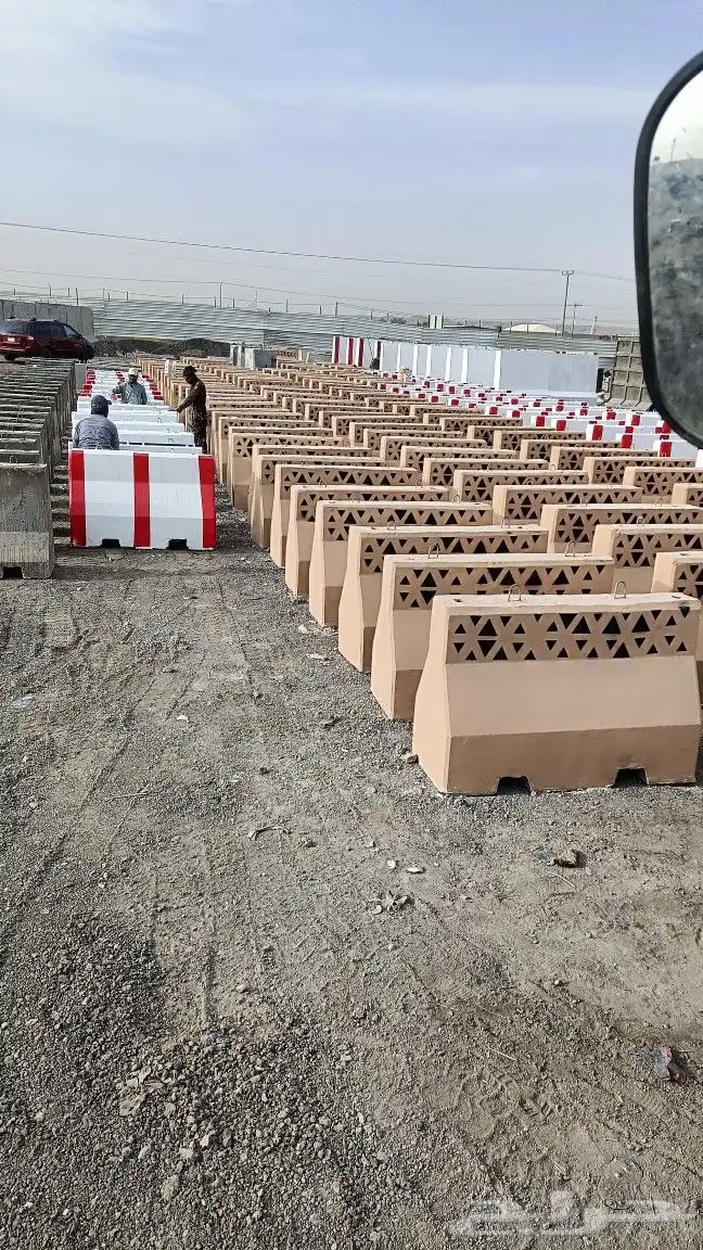 حواجز خرسانيه وزينة حدائق مناهيل مصدات قواعد اناره 9