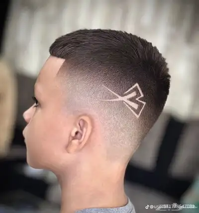 عرض علي الحلاقه شعر  دقن  حمام زيت  شمع للوجه  صنفره بخار 1