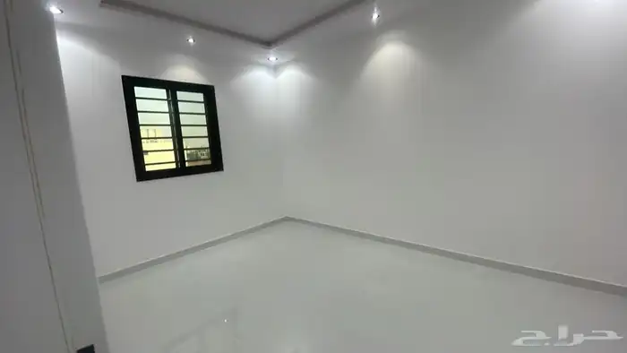 فله درج داخلي مع الشقه شرق الرياض حي الجنادريه 20