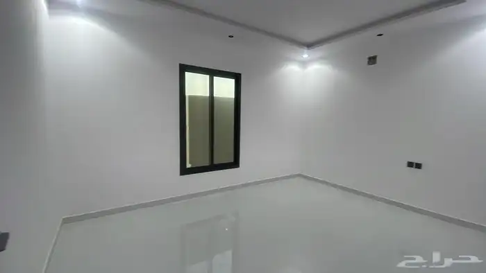 فله درج داخلي مع الشقه شرق الرياض حي الجنادريه 15
