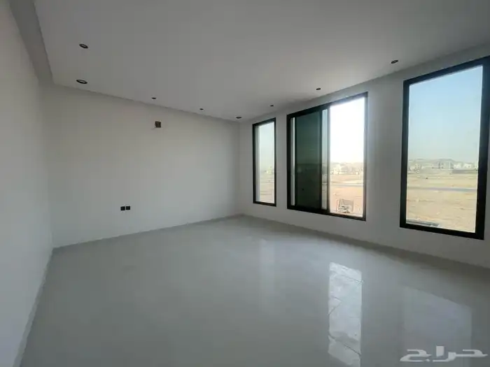 فله درج داخلي مع الشقه شرق الرياض حي الجنادريه 0