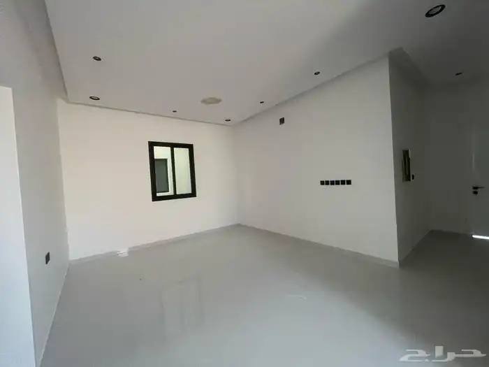 فله درج داخلي مع الشقه شرق الرياض حي الجنادريه 3