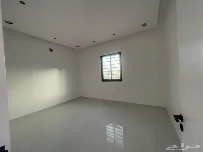 فله درج داخلي مع الشقه شرق الرياض حي الجنادريه 2