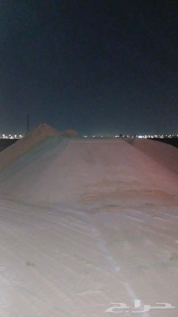 يوجد لدينا رمل ابيض بطحة تيماء صندوق 26 حمول فل 1