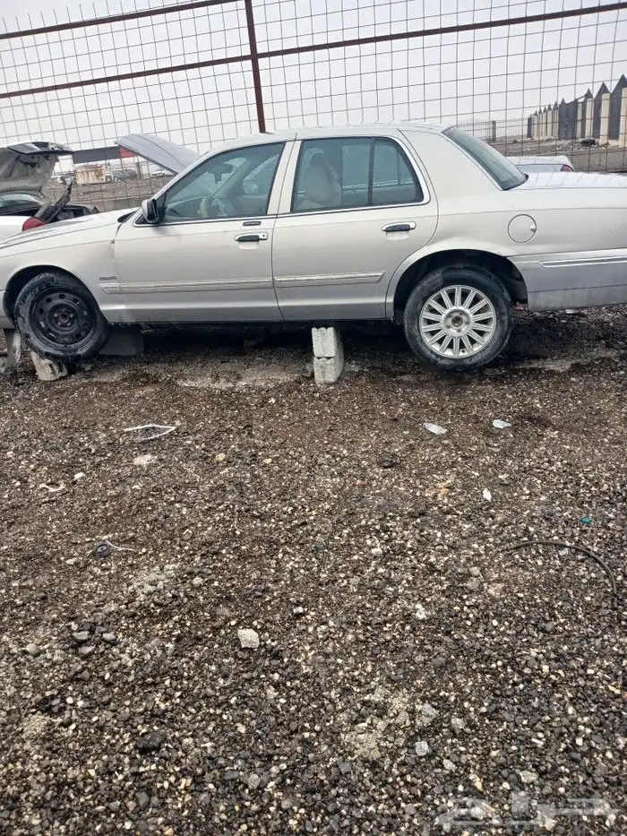 يوجد لدينا مكاين فورد فكتوريا ماركيز وقيرات شد بلد 1