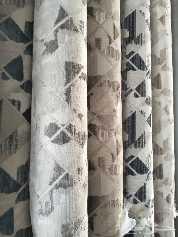 يوجد موكيت تركى وامارتى ووطني وجميع انواع الفنيل بلجيكا وفرن 5