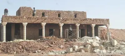 اعمال تراث القديمه بناء وتليوس الأسوار والبيوت القديمه الطين 1