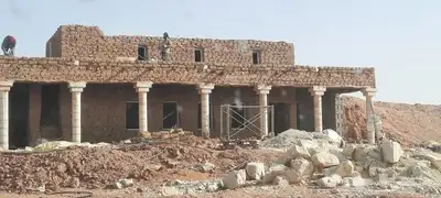 اعمال تراث القديمه بناء وتليوس الأسوار والبيوت القديمه الطين 3
