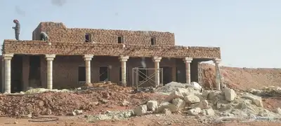 اعمال تراث القديمه بناء وتليوس الأسوار والبيوت القديمه الطين 9