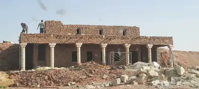 اعمال تراث القديمه بناء وتليوس الأسوار والبيوت القديمه الطين 7