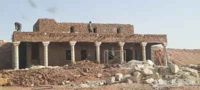 اعمال تراث القديمه بناء وتليوس الأسوار والبيوت القديمه الطين 4