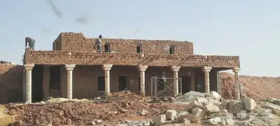 اعمال تراث القديمه بناء وتليوس الأسوار والبيوت القديمه الطين 5