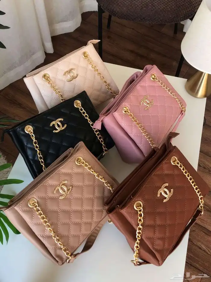 شنطه شانيل مع هدايا بعلبه فخمه للاهداء مخفض 2