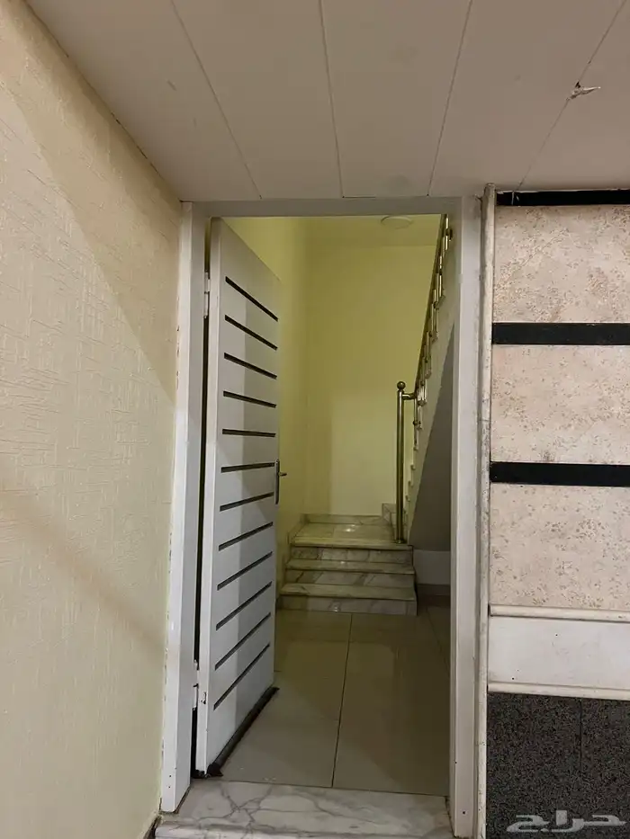 للبيع شقة دورين بي النخيل 9