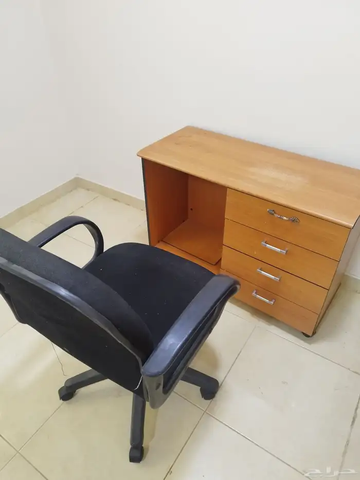 مكتب وكرسي للبيع 1