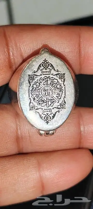 خاتم في جزء من ستار الكعبة 2