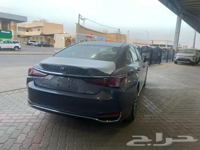 لكزس ES 250 بنزين رمادي 2025 7