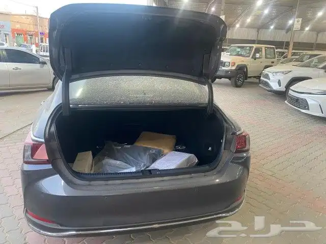 لكزس ES 250 بنزين رمادي 2025 3