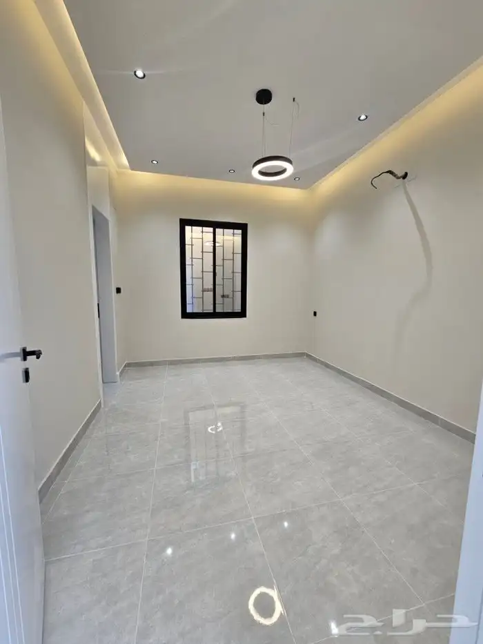 للبيع روف علوي وسيع مساحه360 متر 23