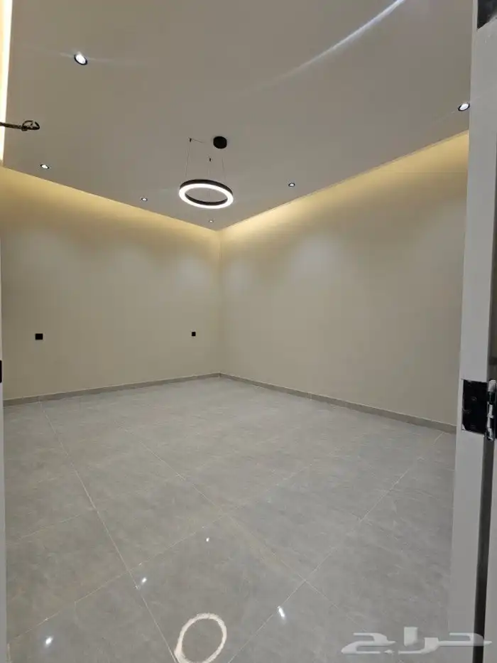 للبيع روف علوي وسيع مساحه360 متر 12