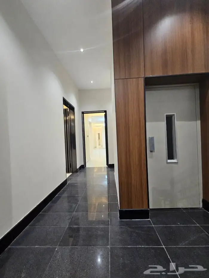 للبيع روف علوي وسيع مساحه360 متر 1