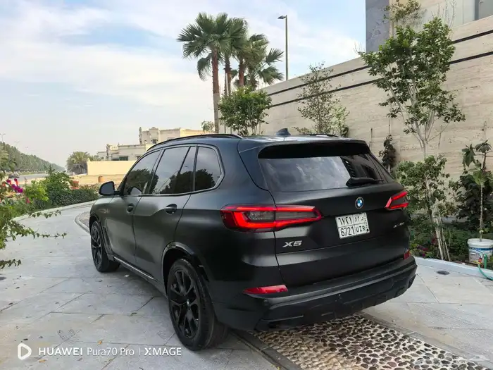 للبيع بي ام دبليو 2019 اللون اسود وارد كندا 12